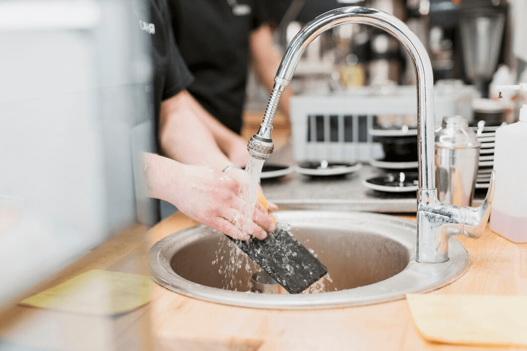 mycie naczyń w branży gastronomicznej
